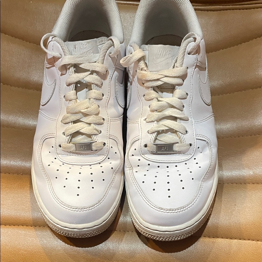 Nike LEATHER AIR FORCE 1 WHITE LEATHER Sneakers. Sz 10. Popular for teenagers.